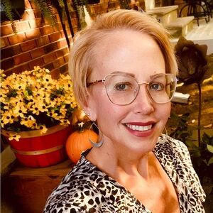 Meet your Posher, Paula